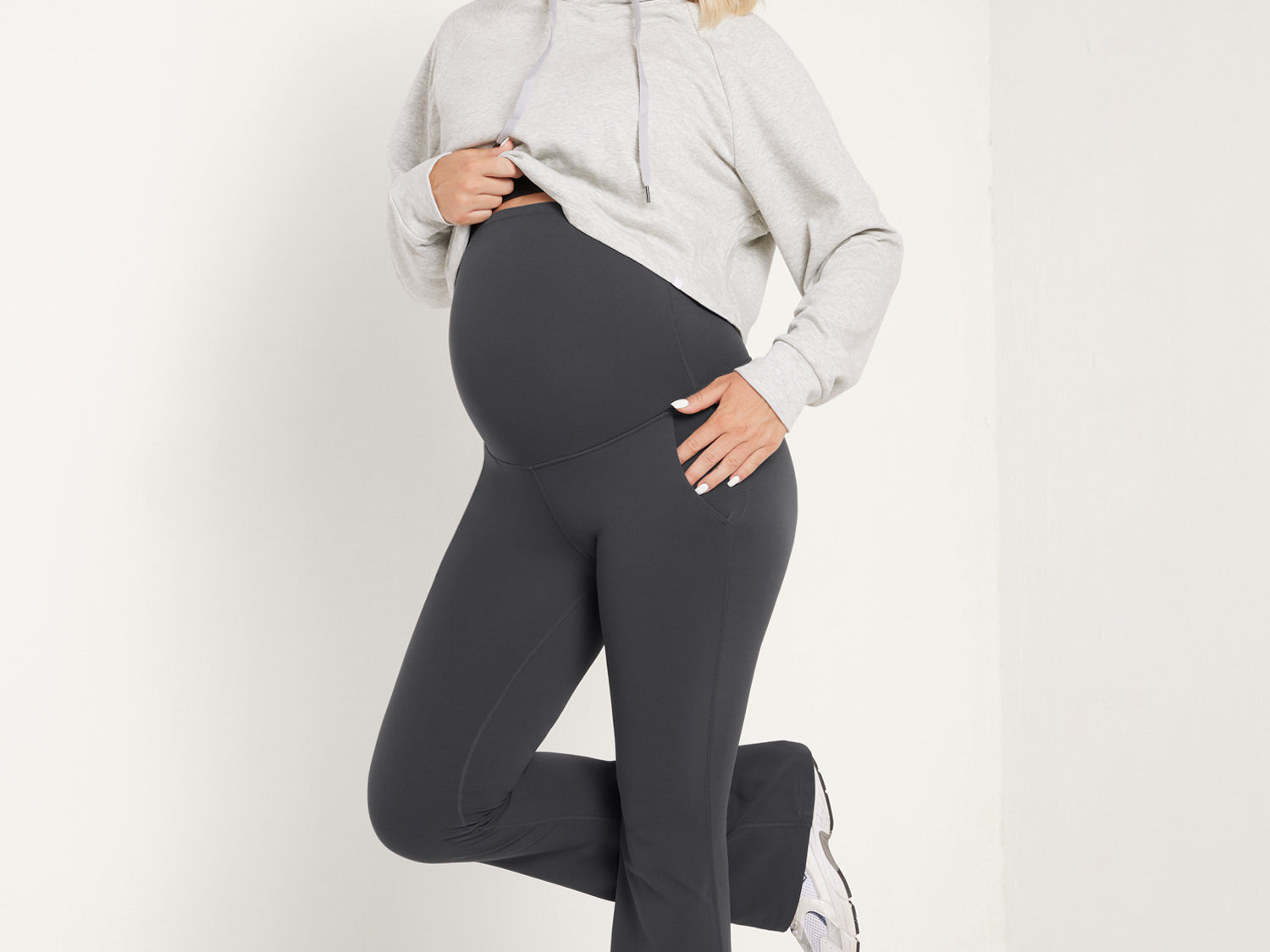 Women's Maternity Flare Leggings with Pockets 31" Black